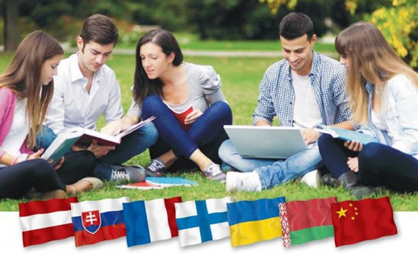 Středoškoláci můžou studovat v zahraničí za finanční podpory kraje