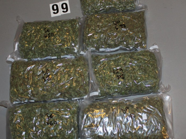 Policisté Národní protidrogové centrály rozkryli mezinárodní obchod s marihuanou a kokainem