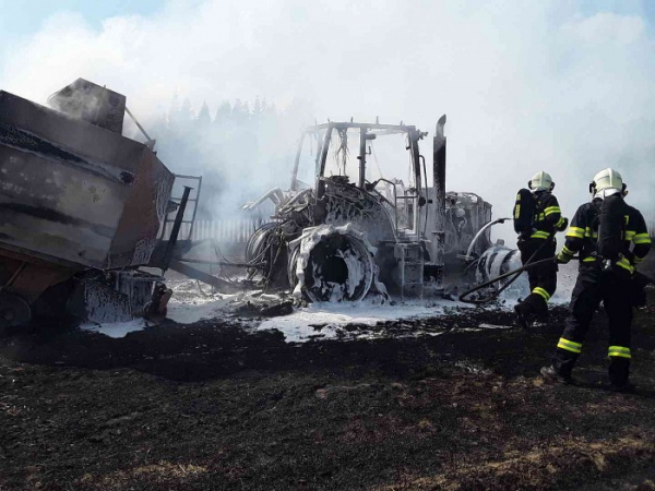 Na Havlíčkobrodsku hořela zemědělská technika, škoda dosáhla téměř čtyř milionů korun