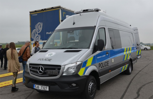 Kraj Vysočina daroval policistům moderní vozidlo na kontroly a vážení kamionů