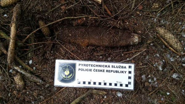 Muž z Havlíčkobrodska našel v lese místo hub dělostřeleckou minu