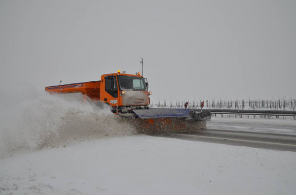 Ředitelství silnic a dálnic letos vyšle do boje se zimou dvě stovky sypačů a 662 řidičů