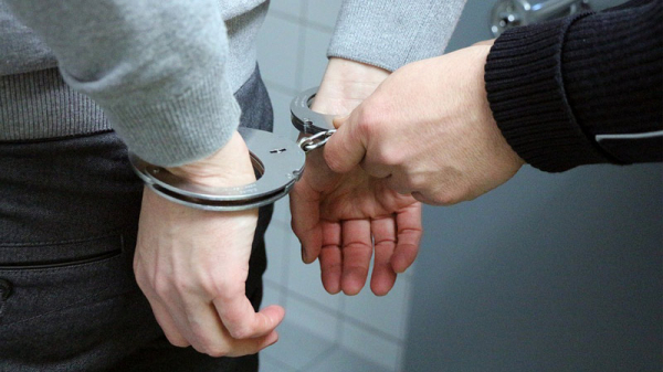 27letému recidivistovi hrozí za sérii krádeží na Havlíčkobrodsku a distribuci drog až pět let za mřížemi
