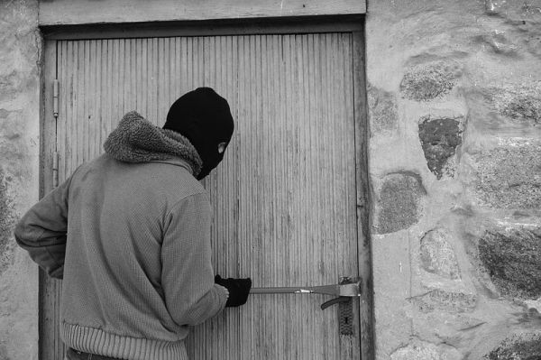 Muž na Žďársku vykrádal chaty, nyní mu hrozí až tříletý pobyt za mřížemi